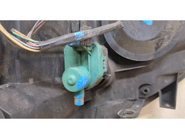 Фара передняя  Renault Scenic 2003-2009 правая 