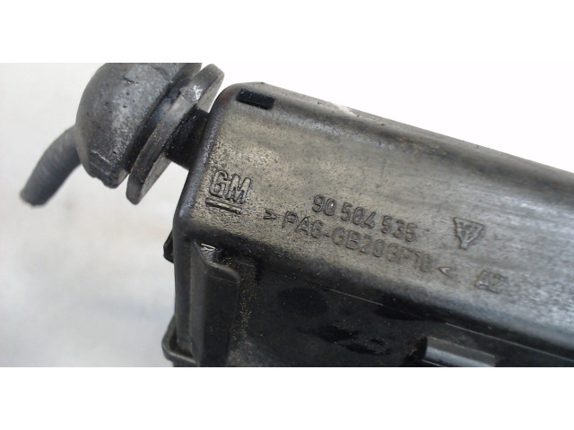 Блок предохранителей  Opel Vectra B 1995-2002      90504535     1.6