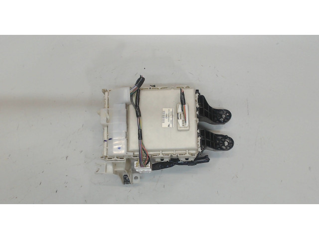 Блок предохранителей  Pontiac Vibe 2 2008-2010      873001031   2  2.4