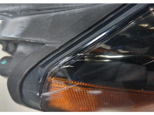Фара передняя  Volkswagen Touareg 2010-2014 правая 