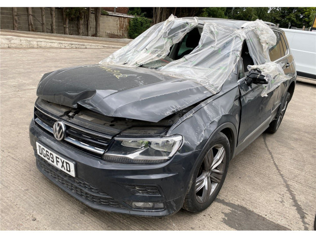 Блок предохранителей  Volkswagen Tiguan 2016-2020      5Q0937615C    