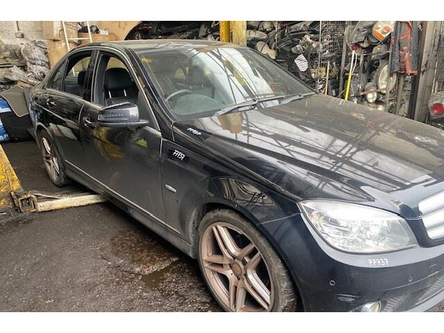 Стойка амортизатора  Mercedes C W204 2007-2013      2.1  дизель