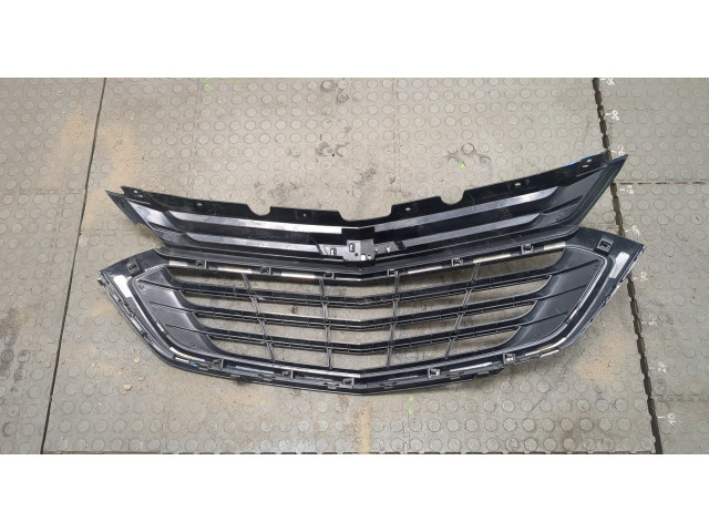 Решетка радиатора  Chevrolet Equinox 2017-          84150736