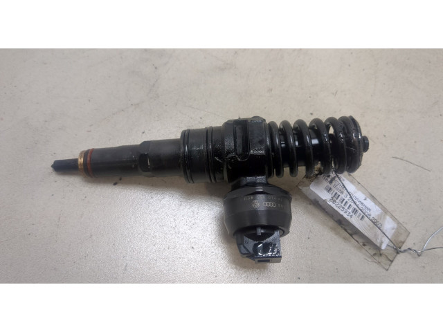 Форсунка топливная  Seat Ibiza 3 2001-2006    038130073AJ     