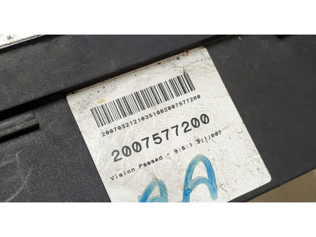 Блок предохранителей  Land Rover Range Rover Sport 2005-2009      2007577200   