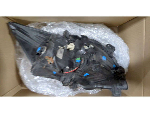 Фара передняя  Toyota Auris E15 2006-2012 левая 