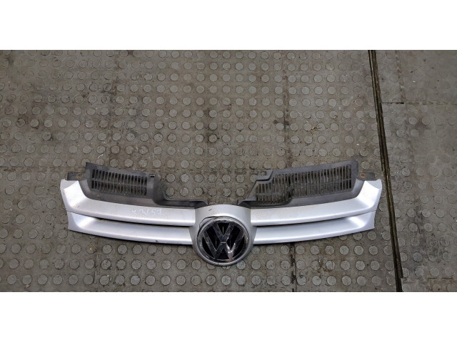 Решетка радиатора  Volkswagen Golf 5 2003-2009            1K0853651A