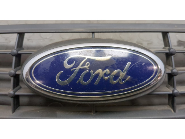 Решетка радиатора  Ford Focus 2 2008-2011          