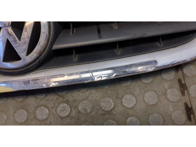 Решетка радиатора  Volkswagen Touran 2003-2006           