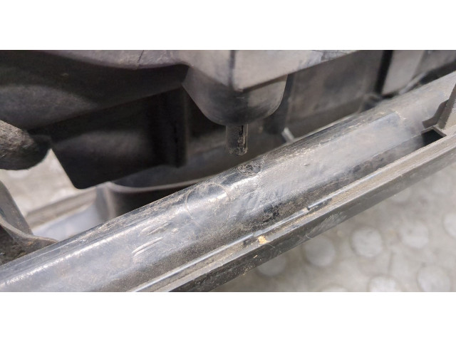 Решетка радиатора  Honda CR-V 2001-2006          71121S9A003