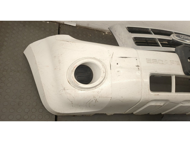 Решетка радиатора  Ford Escape 2007-2012          