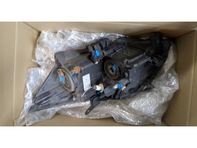 Фара передняя  Toyota Auris E15 2006-2012 правая 