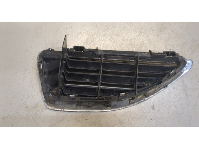 Решетка радиатора  Renault Megane 1996-2002          7700428964
