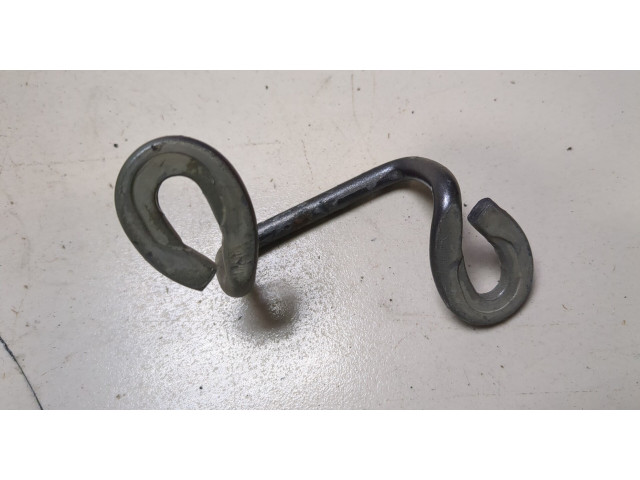 Замок капота  Toyota Sequoia 2000-2008     