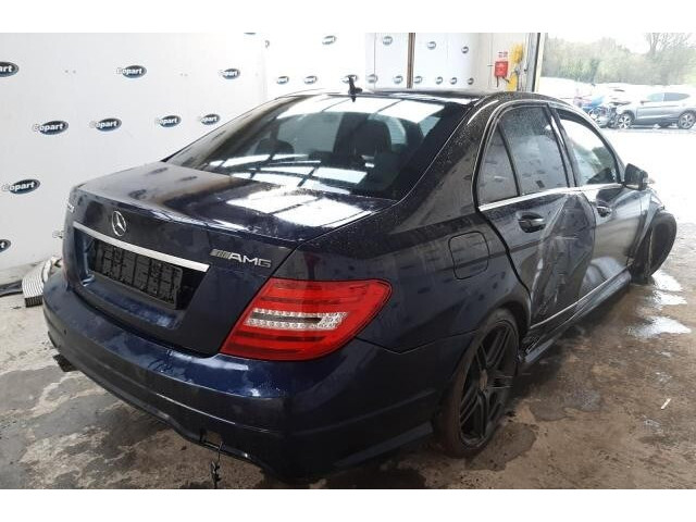 Стойка амортизатора  Mercedes C W204 2007-2013      2.1  дизель