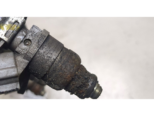 Форсунка топливная  Mitsubishi Colt 2008-2012    MN143973, MR988977     