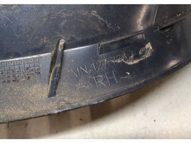 Решетка радиатора  Mitsubishi Colt 2004-2008          MN127774