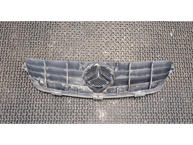 Решетка радиатора  Mercedes CLK W209 2002-2009           1.8 