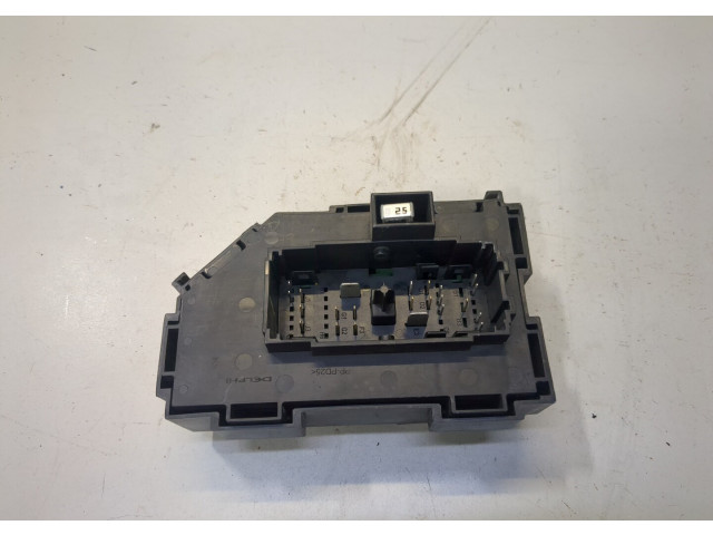 Блок предохранителей  Cadillac Escalade 3 2006-2014      1592504402     6.2
