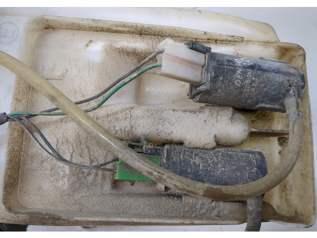 Бачок омывателя  Mitsubishi Lancer 9 2003-2006    