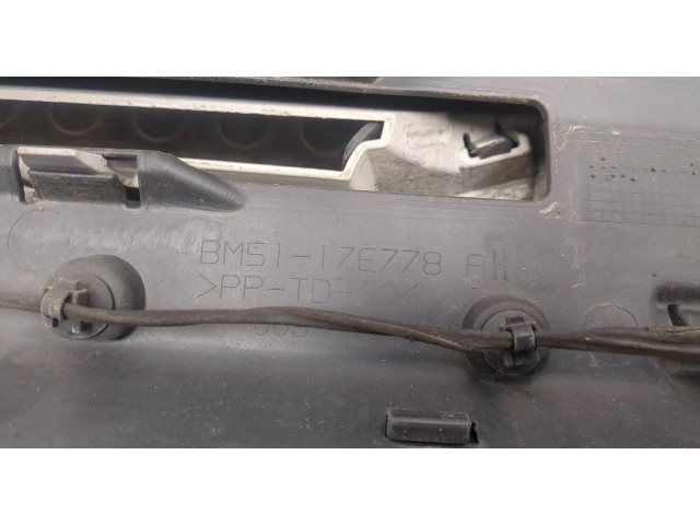 Решетка радиатора  Ford Focus 3 2011-2015          2048467, BM518200BF