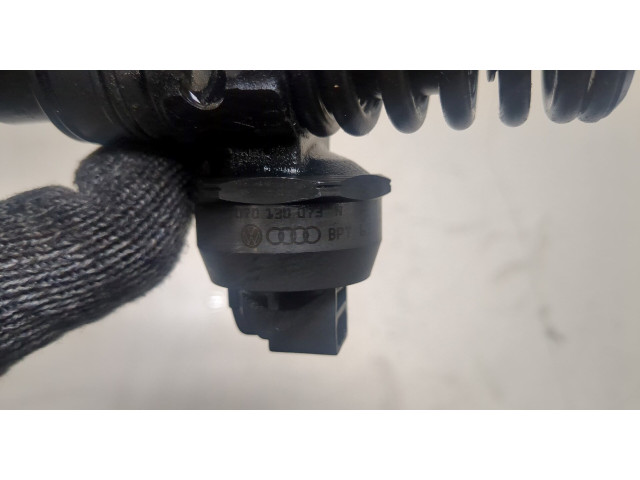 Форсунка топливная  Volkswagen Touareg 2002-2007    070130073N     