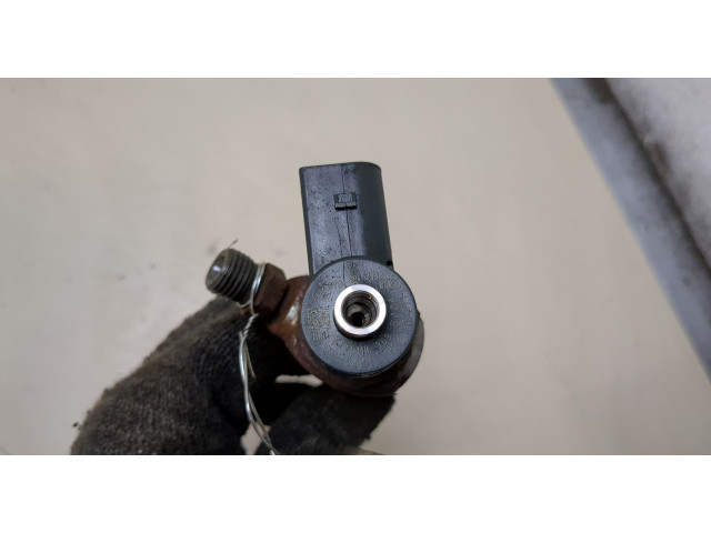 Форсунка топливная  Volkswagen Tiguan 2011-2016    03L130277J, 0445110369     