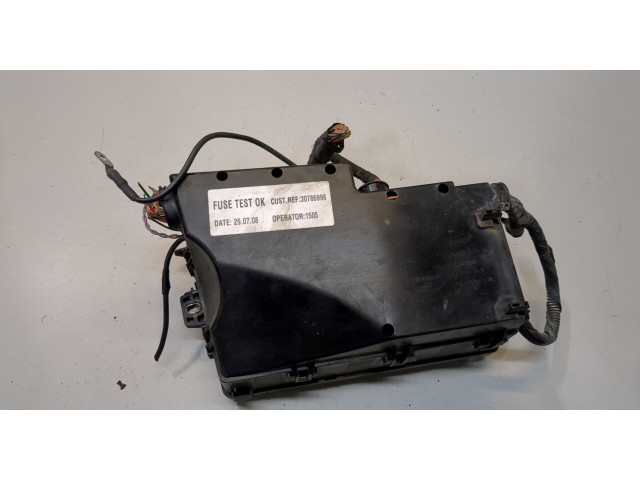 Блок предохранителей  Volvo S40 2004-      30786998   
