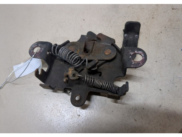 Замок капота  Toyota Yaris 2005-2011     