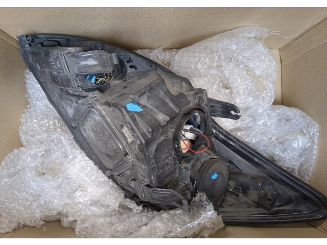 Фара передняя  Ford Focus 2 2008-2011 правая 