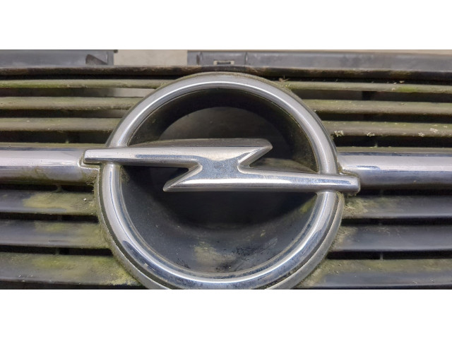 Решетка радиатора  Opel Omega B 1994-2003          