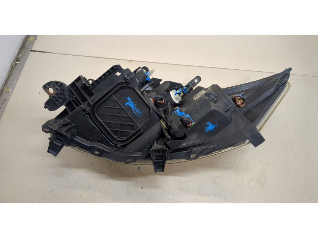 Фара передняя  Toyota Auris E15 2006-2012 правая 