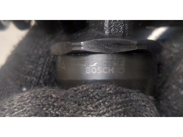 Форсунка топливная  Volkswagen Golf 5 2003-2009    038130073AG     