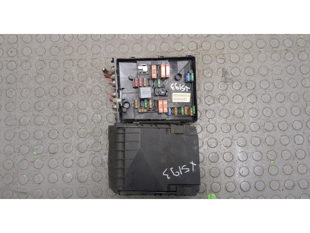Блок предохранителей  Volkswagen Golf Plus      28304630O   