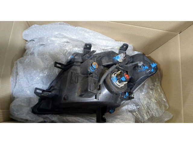 Фара передняя  Nissan Pathfinder 2004-2014 правая 