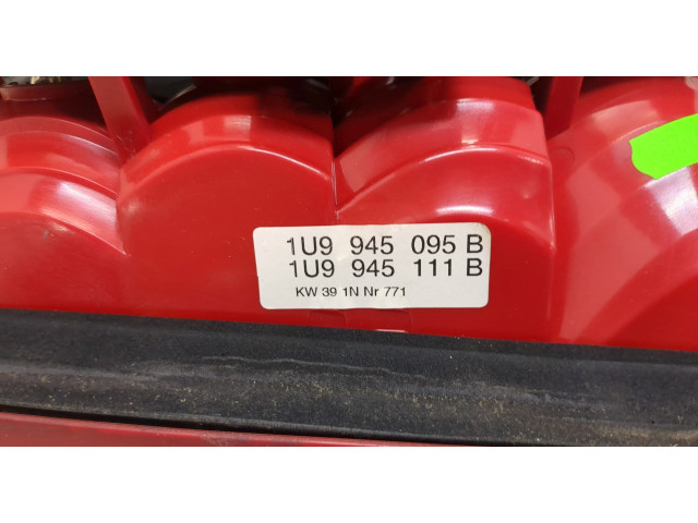 Задний фонарь     1U9945111B     