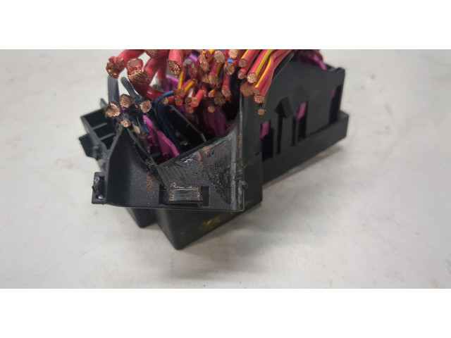 Блок предохранителей  Volkswagen Touareg 2007-2010      7L0941824A    2.5
