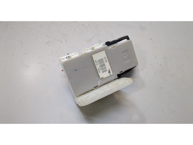 Блок предохранителей  Toyota Camry V40 2006-2011         