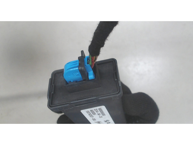 Блок предохранителей  Citroen C4 Picasso 2013-2016      9806066880     1.6