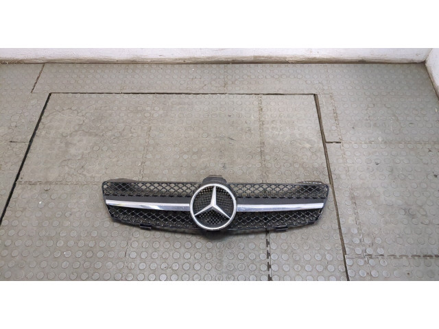 Решетка радиатора  Mercedes CLS C219 2004-2010          