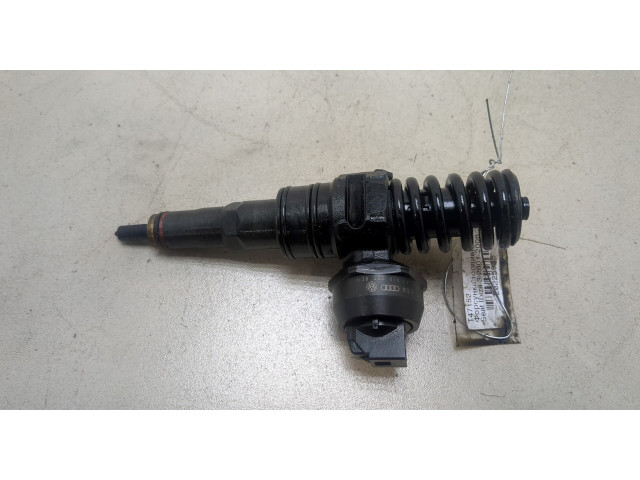 Форсунка топливная  Seat Ibiza 3 2001-2006    038130073AJ     