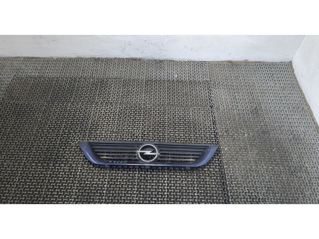 Решетка радиатора  Opel Vectra B 1995-2002           1.6 90505722