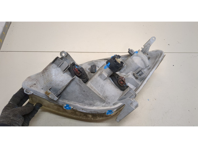 Фара передняя  Toyota Corolla Verso 2002-2004 правая 