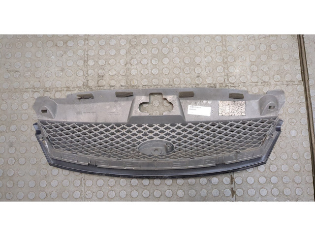 Решетка радиатора  Ford Mondeo 3 2000-2007           1.8 