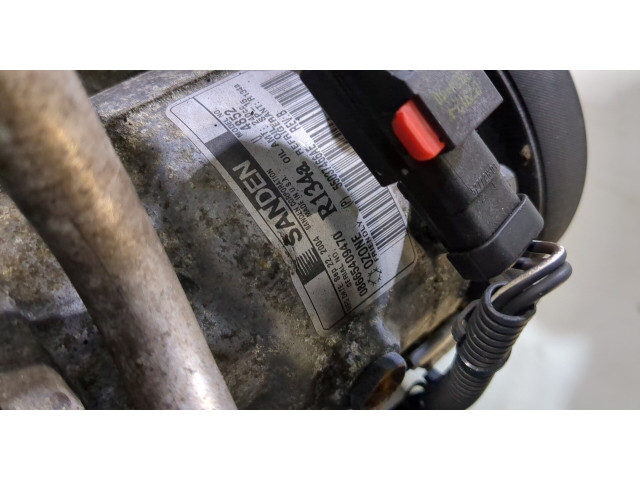 Клапанная крышка двигателя ДВС  Jeep Liberty 2002-2006 3.7     