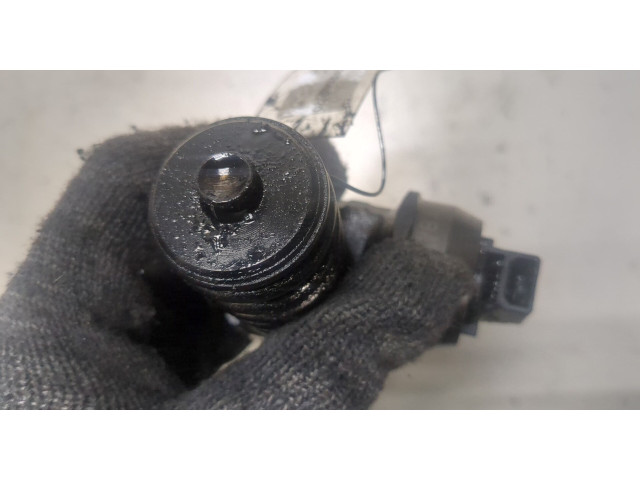 Форсунка топливная  Volkswagen Golf 5 2003-2009    038130073AG     