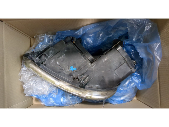 Фара передняя  Volkswagen Caddy 2004-2010 правая 