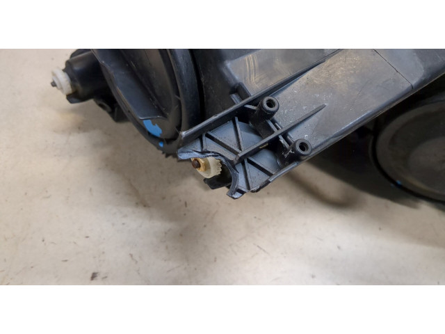 Фара передняя  Volkswagen Tiguan 2011-2016 правая 