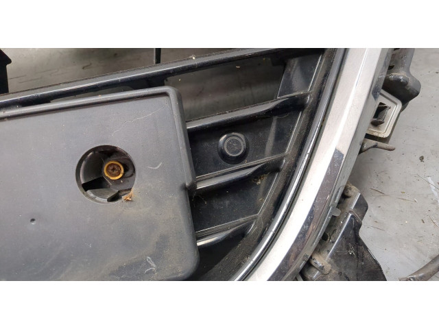 Решетка радиатора  Mazda 3 (BM) 2013-2019          BHN150717, BJE150712