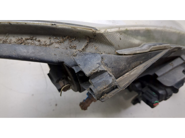 Фара передняя  Toyota Auris E15 2006-2012 правая 